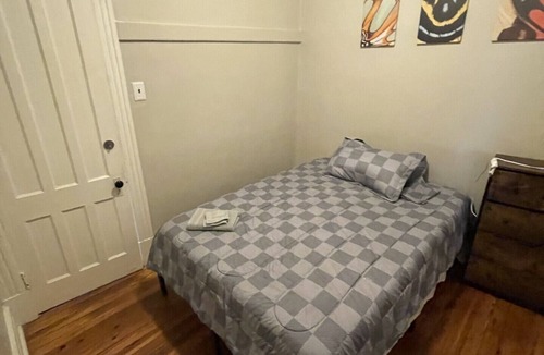 Albany Apartment | Spacious 4‑Bedroom Vacation Rental – First‑Floor Home Near Downtown Albany