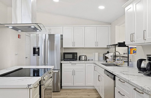Tennyson - Alquire House | Spacious 4BR/3BA Getaway/Fast Bay Area Commute
