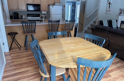 Bartlett House | Spacious 4BR Retreat/Short Walk To Saco River/Prime Location