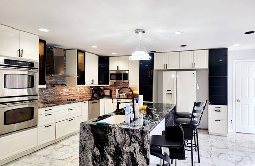 Bay Shore House | Spacious 5-bedroom house in fantastic Bay Shore with AC