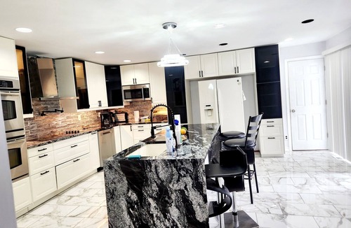 Bay Shore House | Spacious 5-bedroom house in lovely Bay Shore with AC. Mega Home 5000sqf