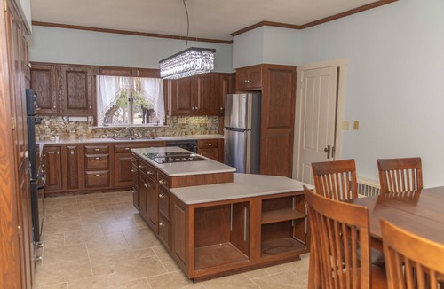 West Milton House | Spacious 5-bedroom house with AC, WiFi in charming West Milton