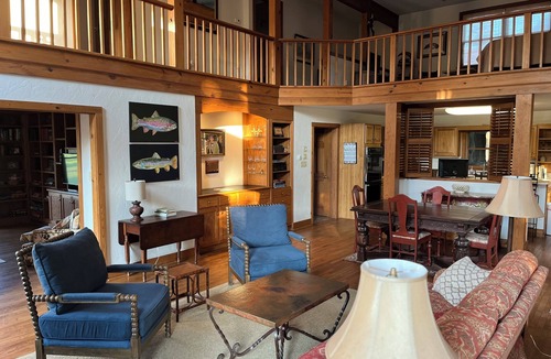 Heber Springs House | Spacious family home on the banks of the Little Red River in Heber Springs AR.