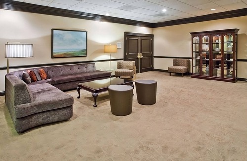 Eagan Park Hotel | Spacious Good-Value Accommodation! Pool, Near Delta Flight Museum