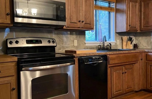 Sherwood House | Spacious House that is centrally-located in the heart of Sherwood!