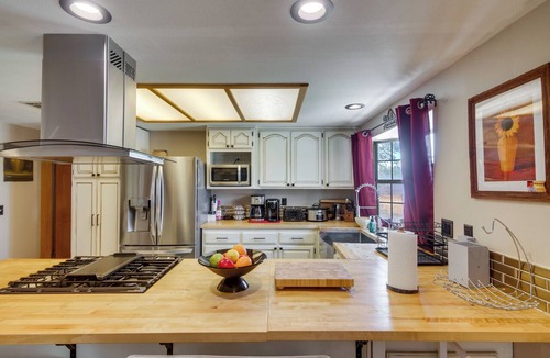 Lancaster House | Spacious Lancaster Family Ranch - BBQ & Patio