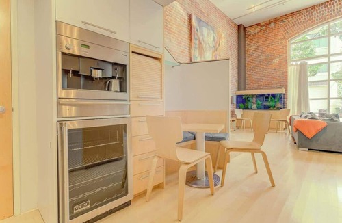 Rincon Hill Apartment | Spacious Luxury Historic Loft in Downtown SF