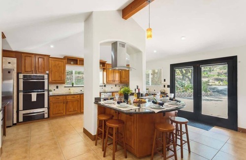 Rainbow CDP House | Spacious Luxury Retreat Sleeps 20 with Jacuzzi