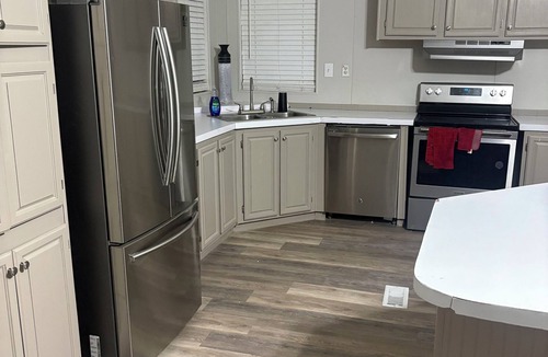 Richwood House | Spacious mobile home in nice quiet area 7 beds total