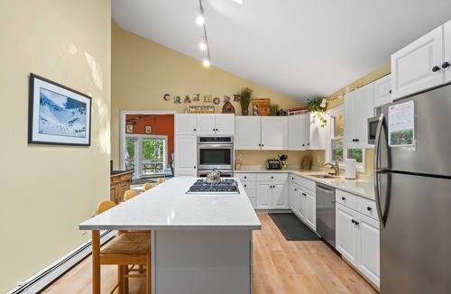 North Conway House | Spacious North Conway Retreat, Sleeps 15, 4 Baths, Near Village and Cranmore