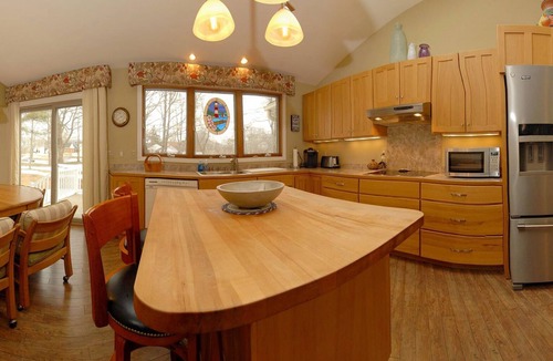 Wells House | SPACIOUS One level A Peaceful Escape and only a short walk to Cresent beach!