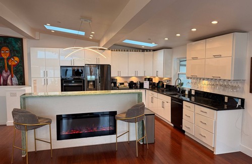 Corte Madera House | Spacious waterfront 5-bedroom house in lovely Corte Madera with patio and pool