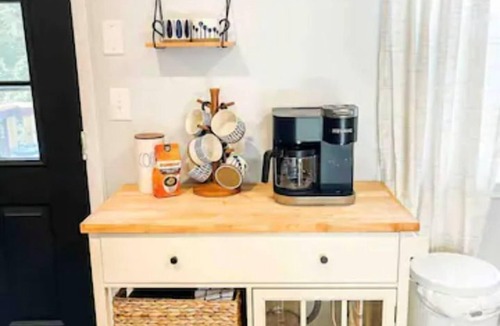 Geyser Crest House | Sparkling Clean Saratoga home near SPAC & Track Pets