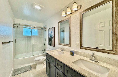 San Leandro House | Spectacular View Attached 2-Car Garage