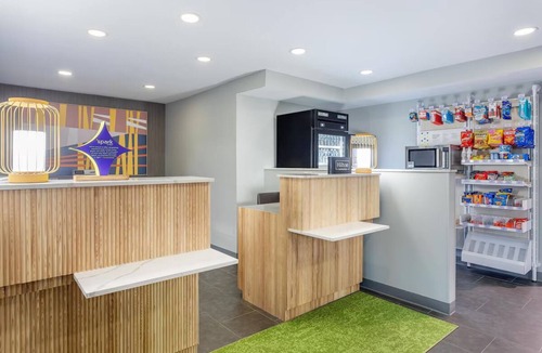 Clarion Hotel | Spotless, Modern Queen Room Near Clarion Local Diners, w/Free Parking