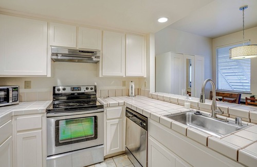 San Pablo Condo | Stay & Play: Bay Area Condo w/Community Pool!