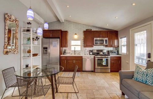 South Mission Beach House | Steps 2 Beach, Great for Couples W/Parking, Amazing Reviews!