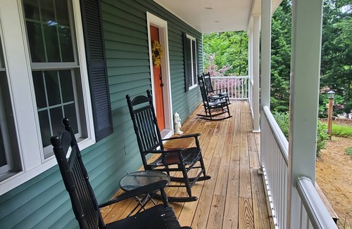 Eidelweiss Village House | Steps Away from the Beach in the Mount Washington Valley