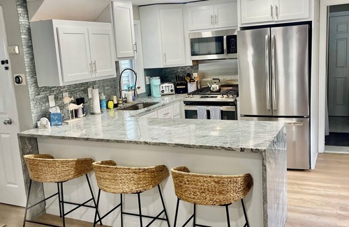Hampton House | Steps away to the beach - Surf - Sun & Sand beach house