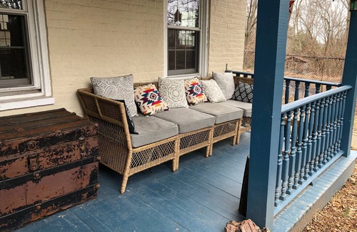 Beacon Apartment | Steps from train, DIA, cafés and hiking — in a peaceful garden-level retreat.