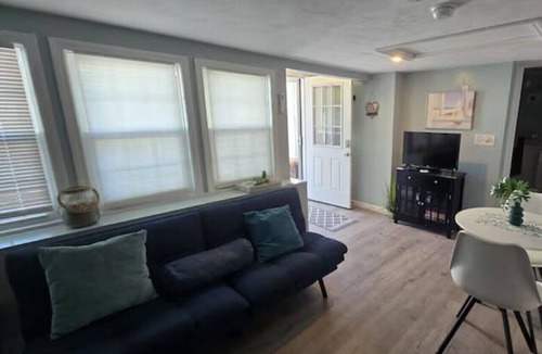 Brewerton House | Stone Cottage on Oneida Lake