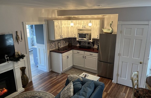Phillipsburg House | Stone Manor -full house & Property Or just Paris Suite for 2 in off season