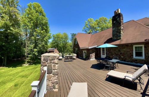 West Nyack House | Stonehaven: 1924 Modernized Estate. Easy Access NYC. 30 min from World Cup Final