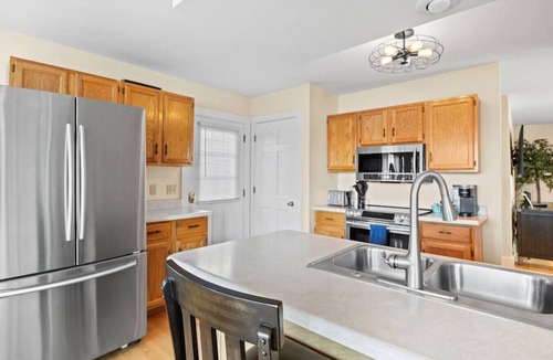 Colchester House | Stunning Beach House, with many extras - Close to Burlington!