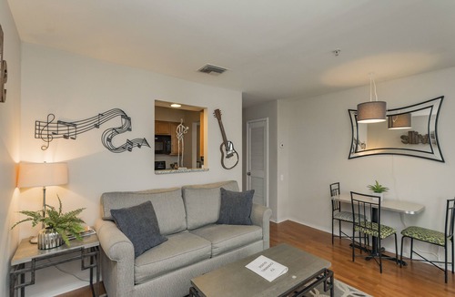 North Capitol Condo | Stunning River View Condo Near Downtown With Free Covered Parking