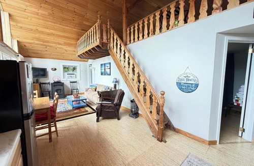 Town of Putnam Apartment | Stunning views from this quiet northern end of Lake George carriage house