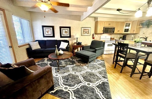 Mount Ida Cottage | Stunning Wooden Cottage with Hot-tub and Swimming Pool on Lake Ouachita, Arkansas