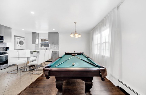 White Plains House | Stylish 3BR Home Game Room Free Parking Sleeps 16