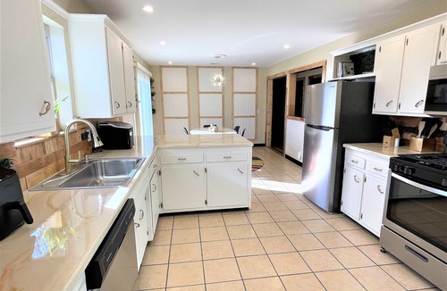 Springdale House | Stylish and funky, minutes away from everything NWA has to offer!