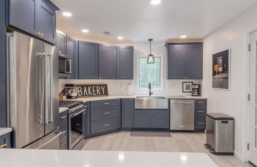 Town of Lumberland House | Stylish Family Retreat w/Hot Tub