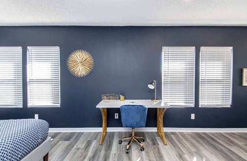 Hot Springs House | Stylish Studio, steps to Oaklawn