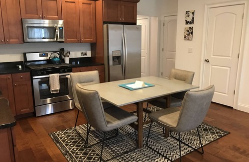 Saratoga Springs House | Stylish Townhouse End Unit! 1 mile - Track/Broadway! On Park+Trails.