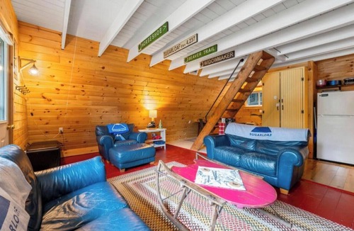 Stratton Cabin | Sugarloaf A-Frame! 6 minutes to the access road. Your private mountain retreat!