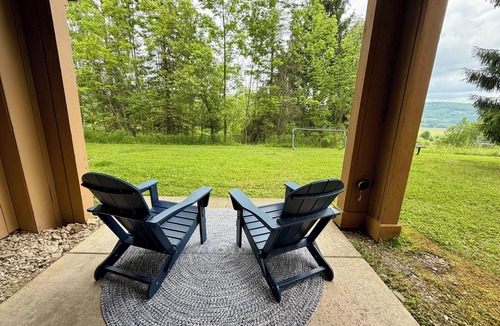 Great Valley Condo | Summer Adventure Condo - Golf, Hike & Explore