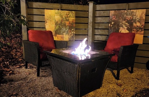 Forest Grove Cottage | Summer escape for 2 at Private Cottage! A 5 min drive to Peddlers Village!