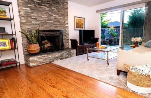 Willow Glen South - Lincoln Glen House | Sunlit Modern Retreat 4 Bedroom 3 Bathroom Open Floor Home Near SJC airport