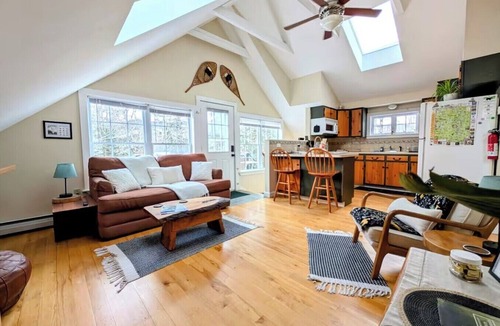Warren Apartment | Sunny Alpine Suite Walk to Lake Private Deck Yard and Gardens w/Fire Pit