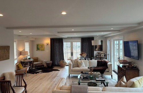 Rowayton House | Sunny Rowayton Coastal Cottage on Scenic Rock Terrace-Walk to Beach And Village