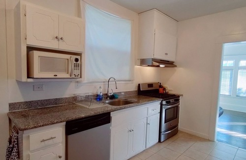 Central Richmond House | Sunny SF House w/Parking, Great Location, Spacious and Convenient to Everything