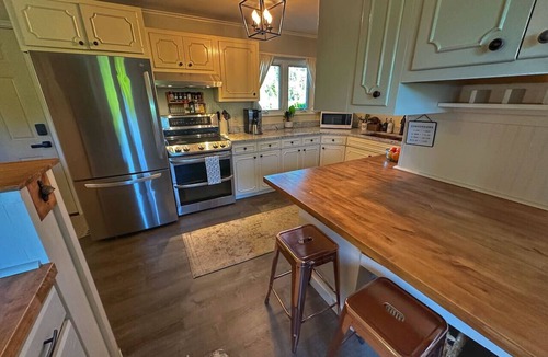 Manchester Center House | Sunrise Surprise spacious, great for entertaining