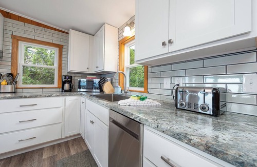 Mid-Coast and Islands Cottage | Sunset Cottage - Capture Breathtaking Sunsets from this Beautiful Home