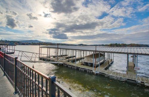 Lake Hamilton House | Sunset-View Resort Condo on Lake Hamilton!