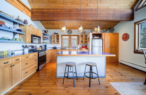 Bearsville Cabin | Sweeping Mountain-View Cabin, Woodstock Escape
