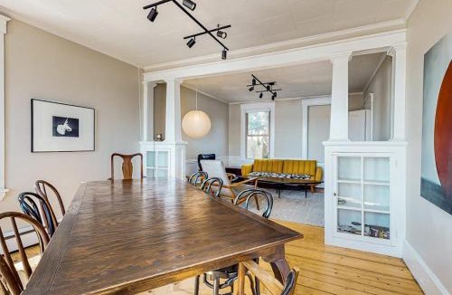 Wiscasset House | Sweeping Sheepscot River views in newly renovated 200 year old Wiscasset home