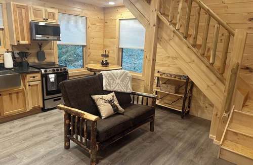 Woodsville Cabin | Swiftwater Full Property - 4 Cabins - Sleeps 16