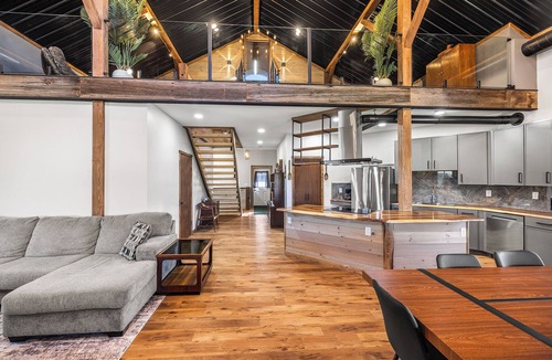 North Bay House | Sylvan Beach Sanctuary - Spacious 4-bedroom house in amazing Blossvale with AC